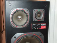 Jakie kolumny stereo do 350zł do muzyki reggae i rap w pokoju 16m²?