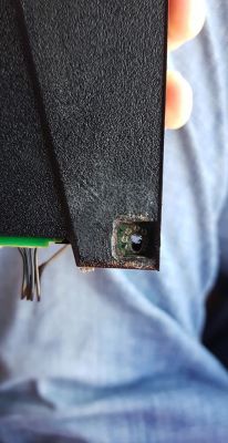 Czy przewiercenie płytki w zasilaczu PS4 uszkodziło konsolę?