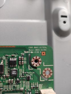 Samsung UE32EH4000 - nie włącza się, brak kontrolki