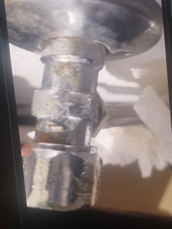 Water shut-off valve: which way to turn it off and how to deal with a jam?