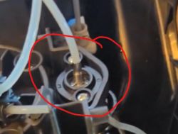 De'Longhi La Specialista EC9155 – mocowanie rurki spieniacza mleka do ekspresu, gdzie kupić?