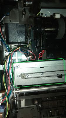 HP Photosmart 5520 - Jak zdjąć listwę, by naprawić rolkę podajnika?