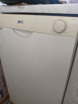 Zmywarka HEC GS9-TFE1 z widocznym panelem sterowania.