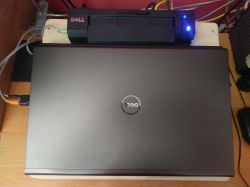 Podstawka do laptopa/mobilnej stacji roboczej z rurek miedzianych Podstawka do laptopa/mobilnej stacji roboczej z rurek miedzianych
