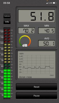 Zrzut ekranu aplikacji miernika dźwięku: 51,8 dB, MAX 70,2, MIN 40,5, AVG 50,1 i wykres.