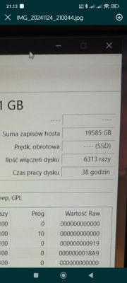 Zrzut ekranu z programu CrystalDiskInfo pokazujący dane dysku SSD Crucial MX500.