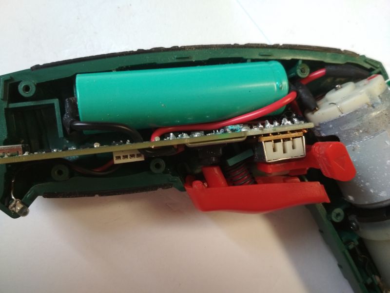 Wkrętarka Parkside Rapidfire 2.1 - sygnalizuje naładowanie ale nie działa, naprawa