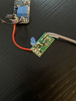 Lokalizator? Znalazłem dziwne urządzenie namierzające.