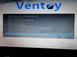 Ekran startowy Ventoy z wyborem plików ISO do uruchomienia systemów Windows.