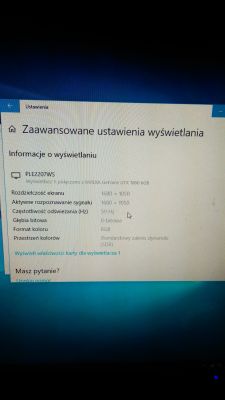 ProLite E2207WS - smugi na ciemnym ekranie, miganie monitora.