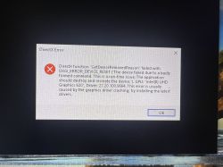 Komunikat błędu DirectX na czarnym tle z tekstem dotyczącym problemu z grafiką.