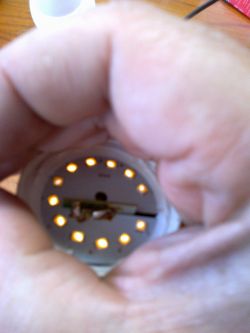 Jakie napięcie na diodę LED SMD w żarówce 13W, 12 diod?