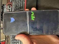 [Sprzedam] Motorola Razr 40 – uszkodzony zawias i ekran – z pudełkiem i etui
