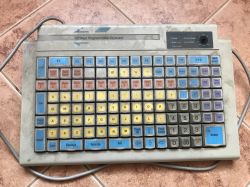 Stare programowalne klawiatury sklepowe PS/2 Gigatek KB128A i KB980 Stare programowalne klawiatury sklepowe PS/2 Gigatek KB128A i KB980