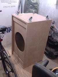 Trójkątny Subwoofer na B&C 18PS76 Trójkątny Subwoofer na B&C 18PS76