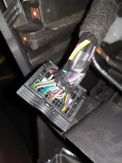 Podłączenie wzmacniacza do radia Astra J - szukam schematu kostki ISO