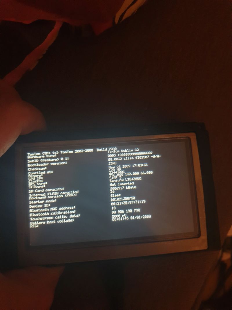 TomTom Eclipse II pionowe paski na ekranie po włączeniu