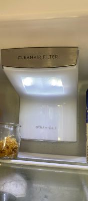 Wewnętrzne oświetlenie lodówki Electrolux z działającymi diodami LED i filtracją powietrza.