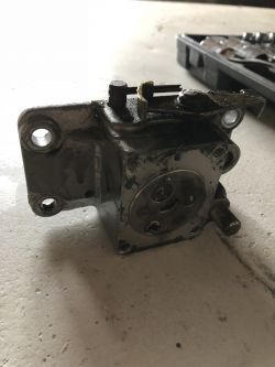 Deutz 4-cylindrowy diesel - trudności z odpalaniem, cofanie paliwa