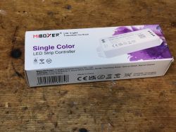 MiBoxer FUT036 Single Color Controller Packaging Packaging of MiBoxer FUT036 Single Color LED strip controller.