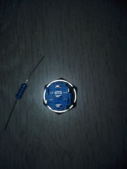 Jak bezpiecznie podłączyć przycisk dzwonka 12V z LED do instalacji 230V?
