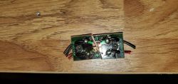 Uszkodzona płytka drukowana z elektroniką LED.