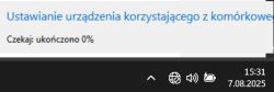Powiadomienie systemowe „Ustawianie urządzenia korzystającego z komórkowej” z paskiem postępu