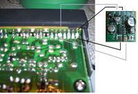 Montaż wzmocnienia wewnątrz radia Uniden 520XL