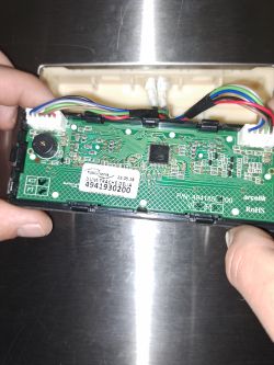 Szukam sterownika do lodówki Beko CNA340E20X z uszkodzonym wyświetlaczem.