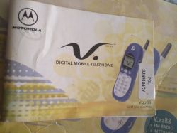 Używanie zabytkowego Motorola V2288 z akumulatorem NiMH 700mAh 5/4AAA i ładowarką Ansmann