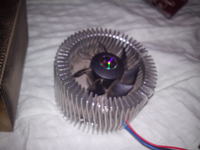 Wybór wydajniejszego chłodzenia chipsetu: większy czy mniejszy radiator?