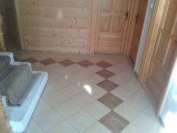 Gładki beton w kilku letniej piwnicy z ogrzewaniem podłogowym