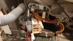 Electrolux EWC1350 - Po włączeniu chwilę pracuje pompa i następnie cisza.