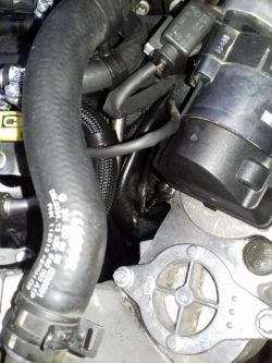 Mercedes W204 - Poci się silnik na górze, czy to normalne przy 270kkm?