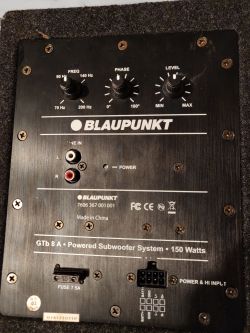 Jak podłączyć tubę? - Poprzedni właściciel ma zmostkowane wyjścia na głośniki