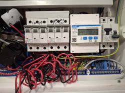 Sofar HYD 5KTL-3PH + BTS 5 kWh – falownik nie wraca automatycznie po zaniku prądu