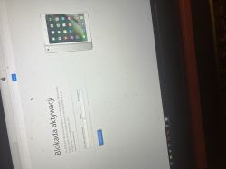 Ekran komputera z komunikatem dotyczącym blokady aktywacji urządzenia Apple.