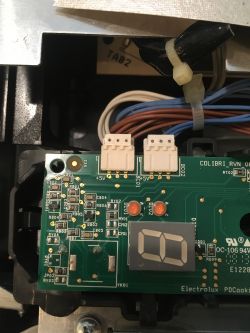 Brak reakcji płyty indukcyjnej Electrolux EKI54500OX - co robić?