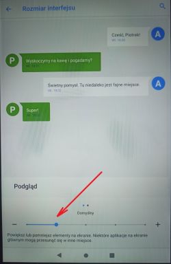 Ekran ustawień rozmiaru interfejsu z przesuniętym suwakiem w lewo