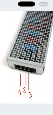 Zasilacz HP C7000 DPS-2450AB, widok złącza z oznaczonymi trzema pinami (1, 2, 3) czerwoną linią.