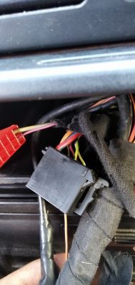 Podłączanie radia w Audi A6 C5 z nagłośnieniem Bose: poszukiwanie właściwej kostki i instrukcji