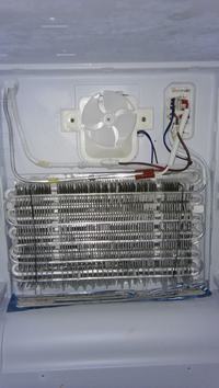 Beko CN228220X Fridge-Freezer: Continuous Generator Operation and Freezer Overcooling
