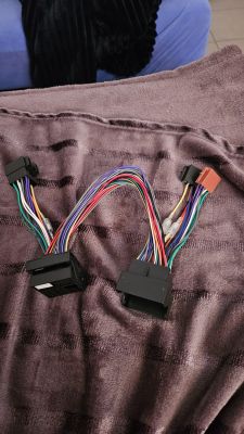 Connecting the Chinola Win6 radio to Ford Kuga: problem with power supply and locking the car