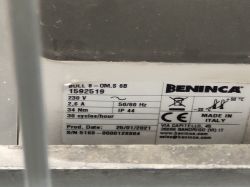 Naklejka napędu Beninca BULL 8 z danymi technicznymi.