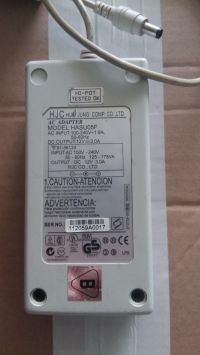 Zasilacz do laptopa z zasilacza od monitora, czy to będzie działać?