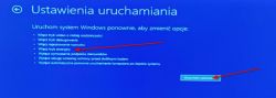Ekran ustawień uruchamiania Windows z zaznaczoną opcją Włącz tryb awaryjny