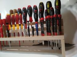 Piętrowy stojak na śrubokręty DIY Piętrowy stojak na śrubokręty DIY