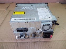 Seat Leon II 1.6 MPi - Zagadka. Co to za kable pod schowkiem pasażera?