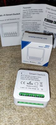 Wi-Fi smart switch with manual and box.