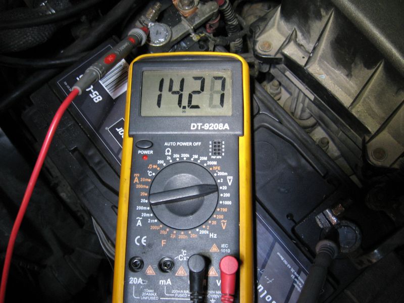 Czy alternator może ładować mały akumulator prądem 35A?